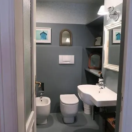 Con Terrazzo Nel Centro Di *