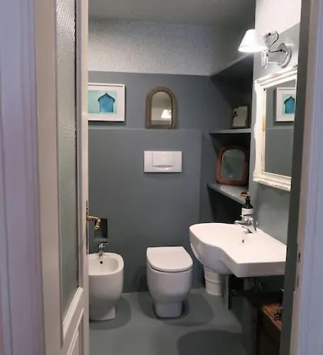 Con Terrazzo Nel Centro Di *