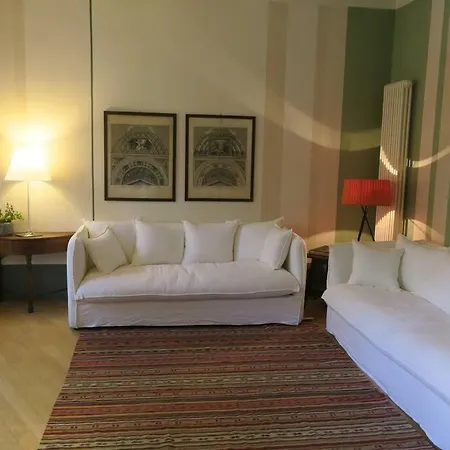 Con Terrazzo Nel Centro Di Turin